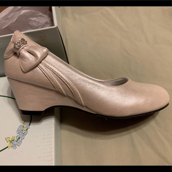 Shoes Little Girls Ivory Wedge Dress Shoe Poshmark